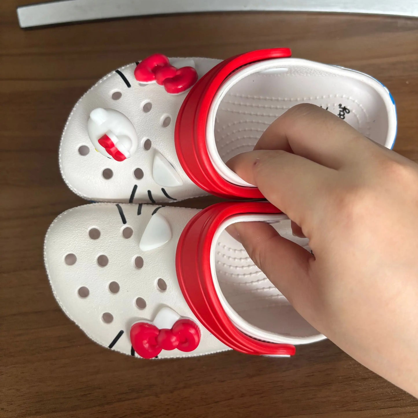 New Sanrio Hello Kitty Hole Sandals Slippers Kt Cat Sandals Kawaii Eva Anime Home Beach Shoes Summer Slippers Adult Kids Gifts