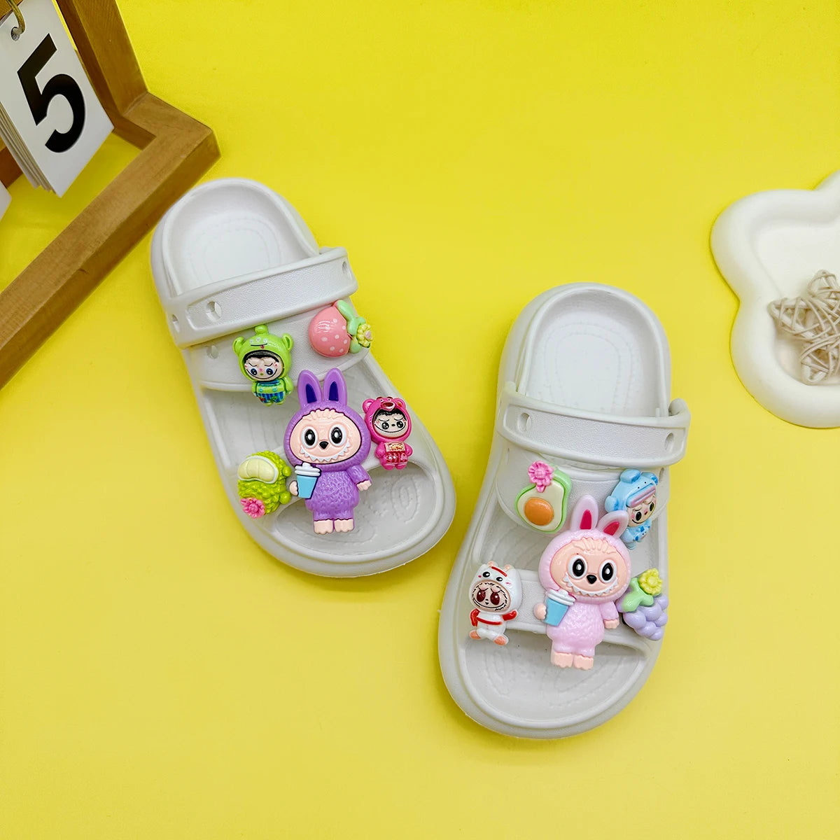 Fashion Popular Cartoon Coffee Slippers New Flats Bottom Boys and Girls Non-Slip Soft Bottom Sandals 811