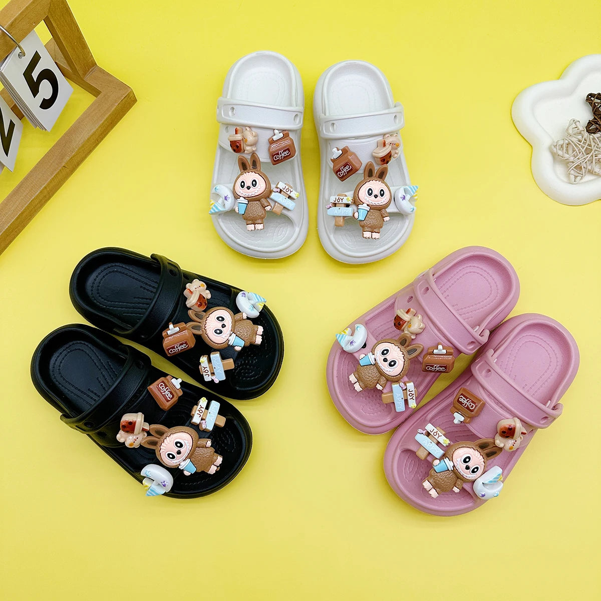 Fashion Popular Cartoon Coffee Slippers New Double Color Block Flats Bottom Boys and Girls Non-Slip Soft Bottom Sandals 811