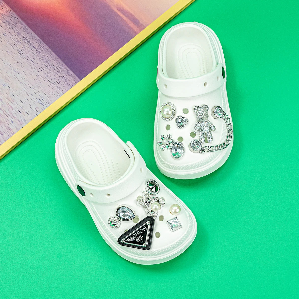 New Boys and Girls Slippers Cartoon Triangle Brand Bear Versatile Eva Hole Shoes Soft Sole Non-Slip Sandals 2310