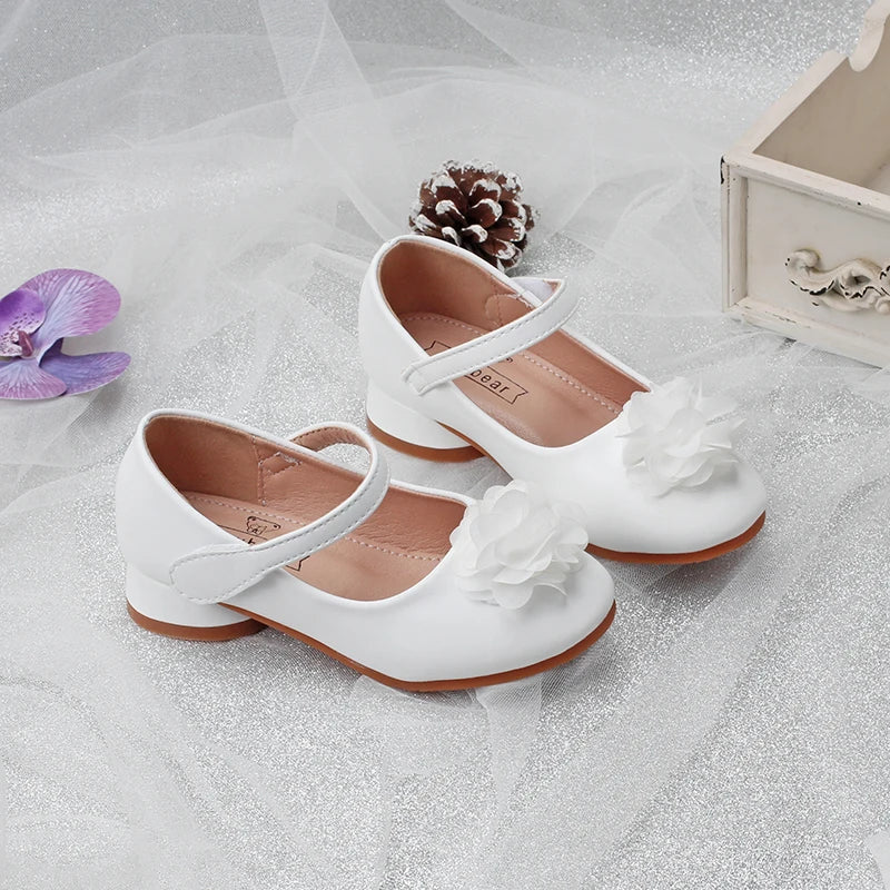 Children's shoes in spring and autumn new girls white Pearl flower Princess shoes fashion high heels wear-resistant and non-slip