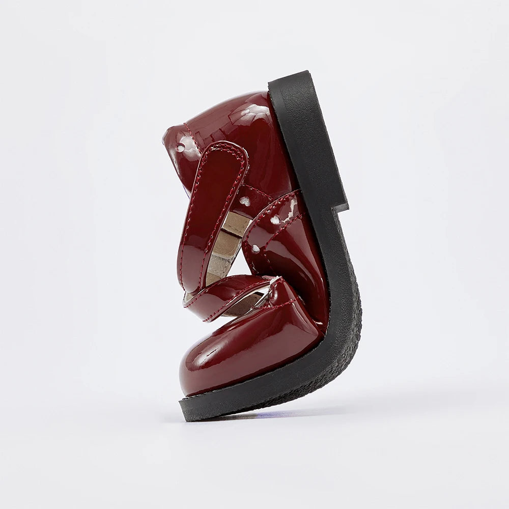 Children’s Leather Shoes – Autumn Retro Fashion Soft-Soled Red Anti-Slip Princess Shoes (Ages 7–12)These elegantly crafted leather shoes feature a retro-inspired design, perfect for young girls seeking style and comfort. With a soft sole and anti-slip