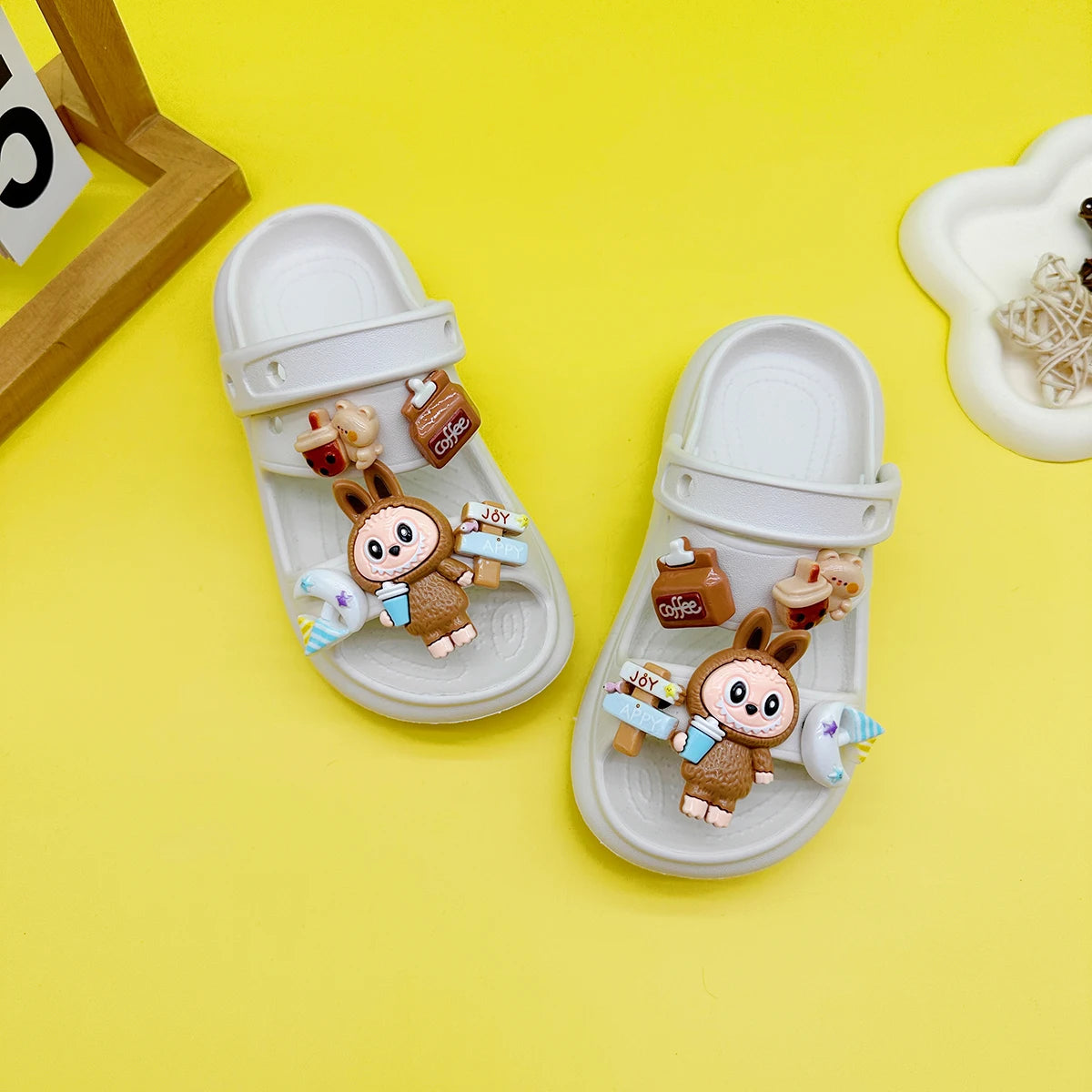 Fashion Popular Cartoon Coffee Slippers New Double Color Block Flats Bottom Boys and Girls Non-Slip Soft Bottom Sandals 811