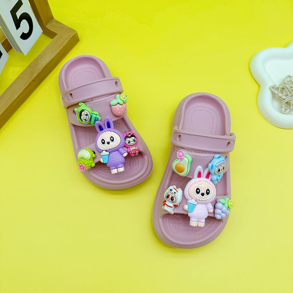 Fashion Popular Cartoon Coffee Slippers New Flats Bottom Boys and Girls Non-Slip Soft Bottom Sandals 811