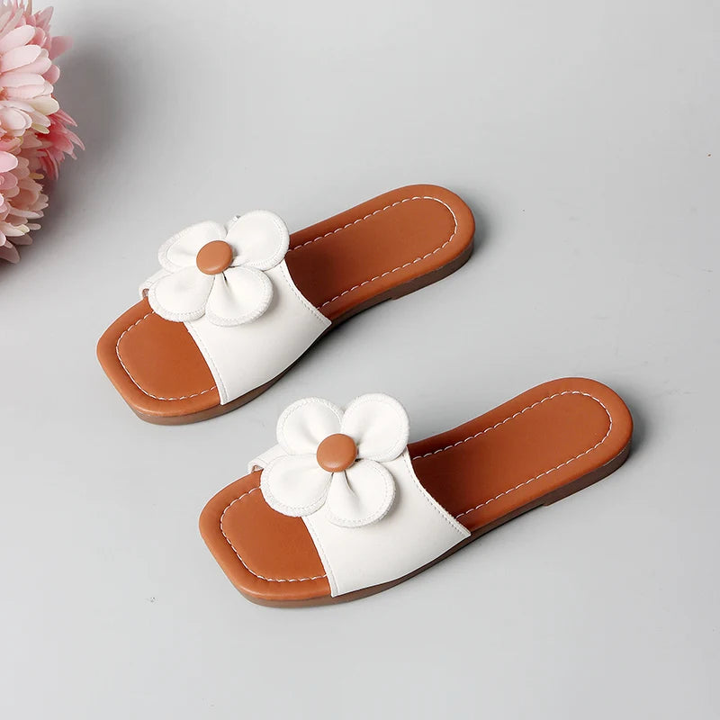 2025 Summer New Simple Kid's Slippers Flower Decoration Flat Bottom Non slip Beach Shoes Casual Children's Shoes 25-36