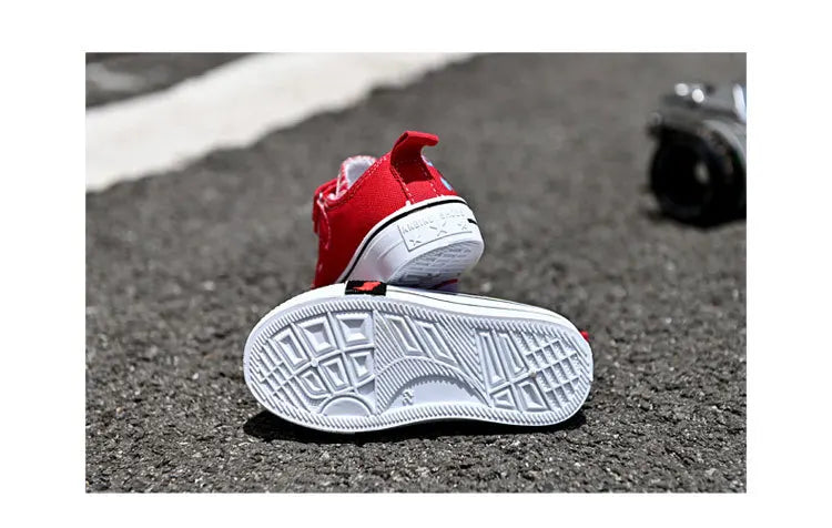 Children's Cartoon Canvas Sneakers – Breathable Low-Top Casual Shoes for Boys and Girls, Ideal for Spring and Autumn
