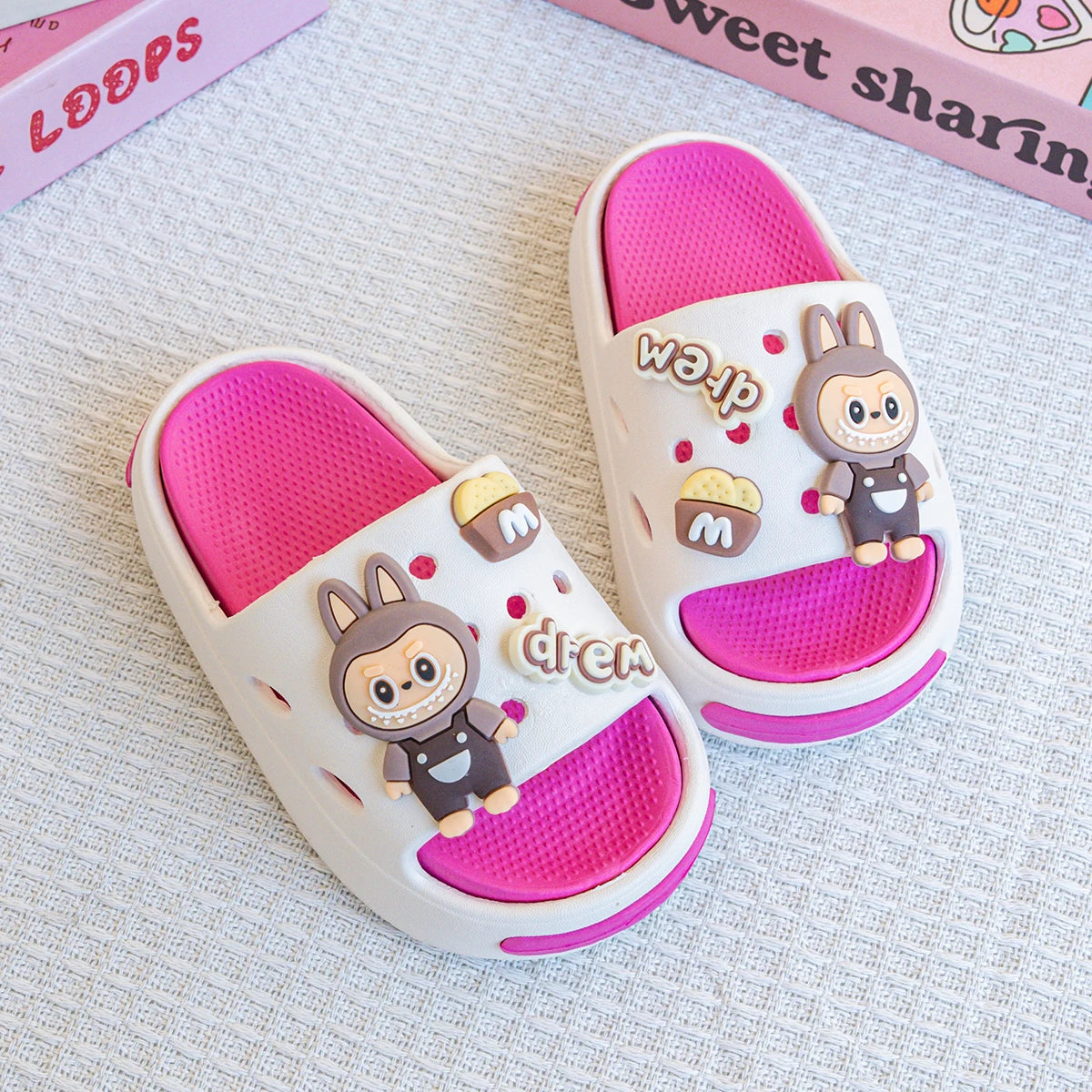 New Popular Cartoon Letters Versatile Eva Slippers for Boys and Girls, Fashionable Double Soft-Soled Non-Slip Sandals 831