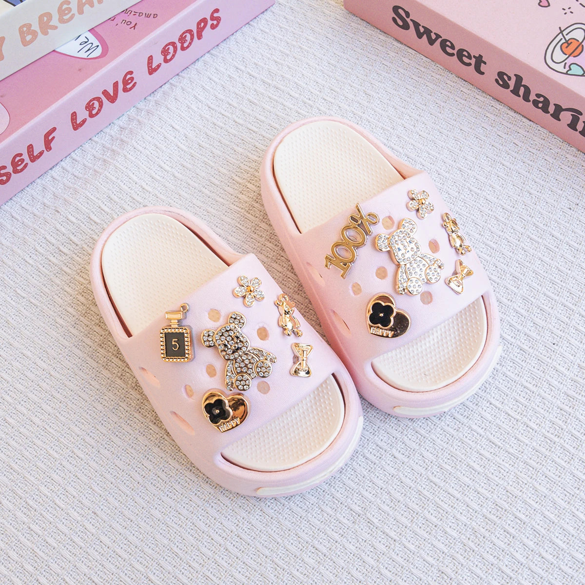 New Popular Cartoon Gold Diamond Bear Versatile Eva Slippers for Boys and Girls, Fashionable Double-Piece Soft-Soled Non-Slip Sa