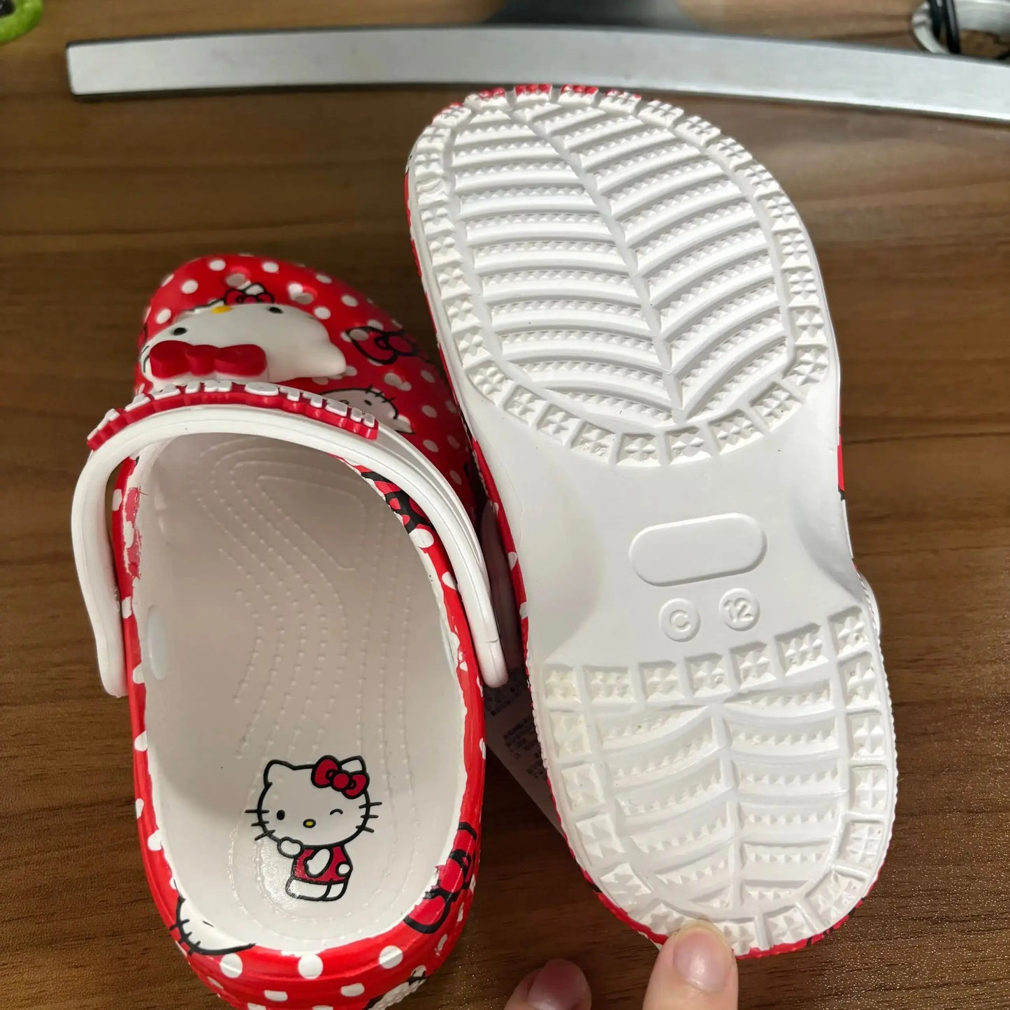 2025 KT Cat Cartoon Children'S Hole Shoes For Boys And Girls Beach Toe Caps Slippers Big Children'S Summer Fashion Sandals Gift