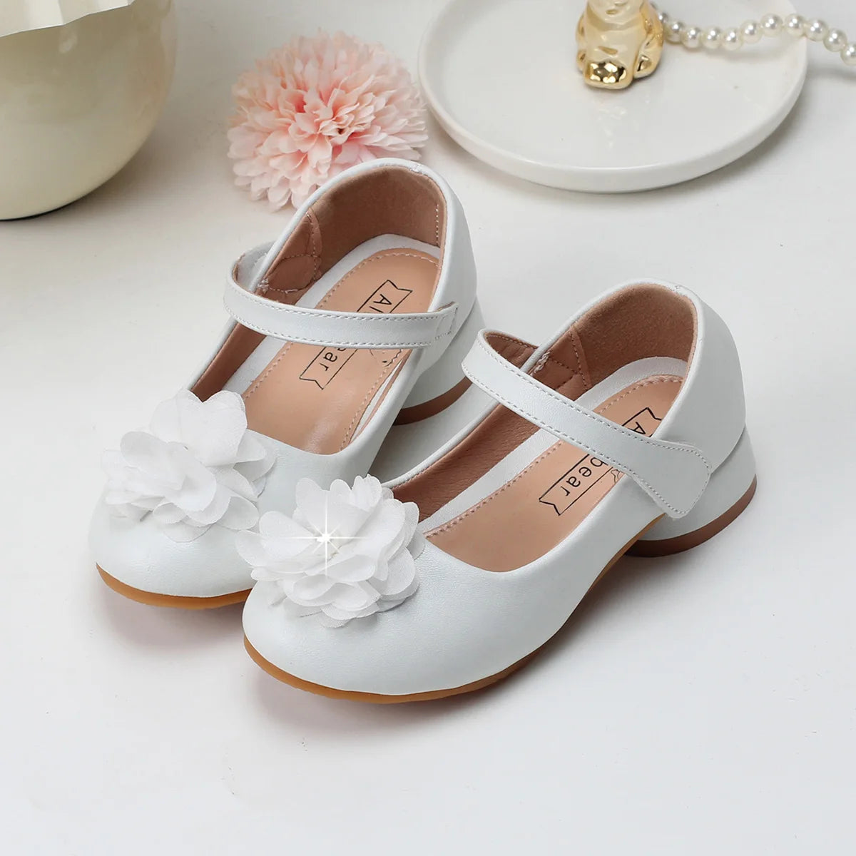Children's shoes in spring and autumn new girls white Pearl flower Princess shoes fashion high heels wear-resistant and non-slip