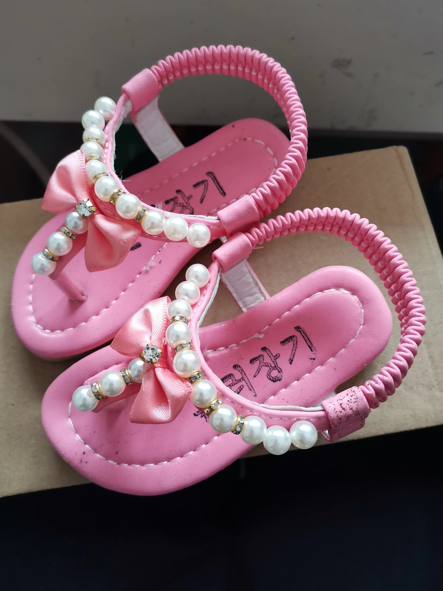 Sweet and Cute Bohemia Girls Sandals with Bow-tie 2024 Summer Children Roman Sandals Beading Flip Flops Beach Shoes Girl F02242