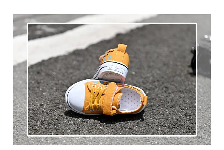 Children's Cartoon Canvas Sneakers – Breathable Low-Top Casual Shoes for Boys and Girls, Ideal for Spring and Autumn